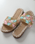 حذاء نسائي بخرز ملون حذاء نسائي بخرز ملون