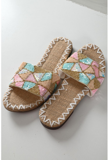 حذاء نسائي بخرز ملون حذاء نسائي بخرز ملون