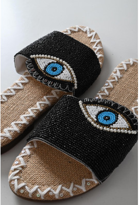 أحذية نسائية مطرزة