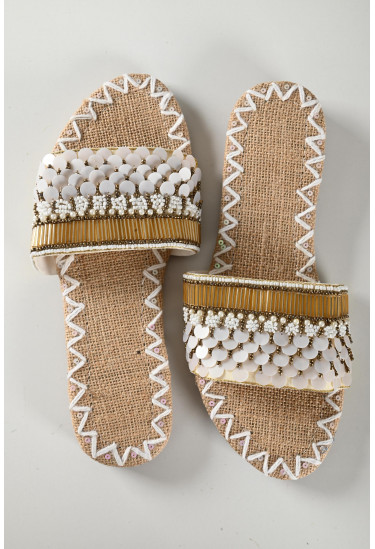 حذاء نسائي بتطريز رقيق حذاء نسائي بتطريز رقيق