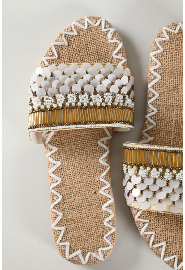 حذاء نسائي بتطريز رقيق حذاء نسائي بتطريز رقيق