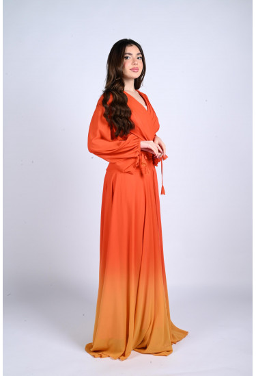 فستان طويل بكتل الألوان