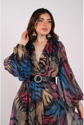 فستان طويل ملون بقصات متداخلة فستان طويل ملون بقصات متداخلة