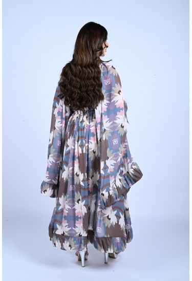 فستان بطباعات من الزهور فستان بطباعات من الزهور