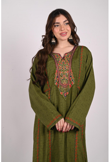 جلابية طويلة بتطريز رقيق جلابية طويلة بتطريز رقيق