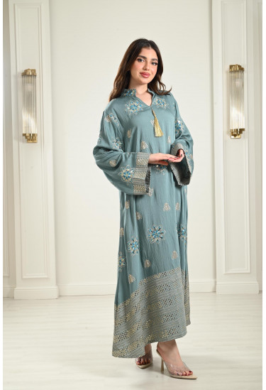 جلابية أنيقة بتطريز رقيق