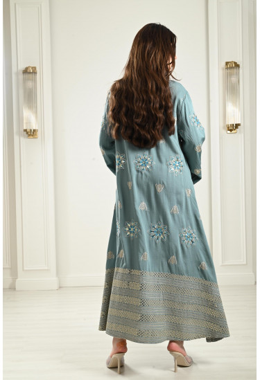 جلابية أنيقة بتطريز رقيق