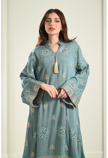 جلابية أنيقة بتطريز رقيق