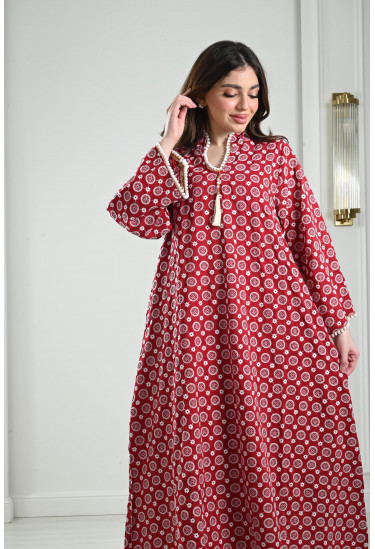 جلابية طويلة مزينة باللولي