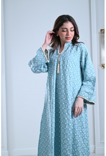 جلابية طويلة مزينة باللولي