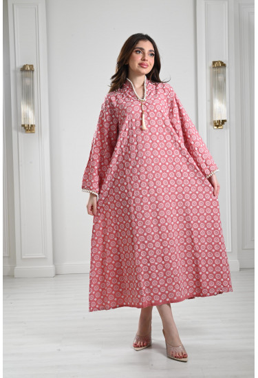 جلابية طويلة مزينة باللولي