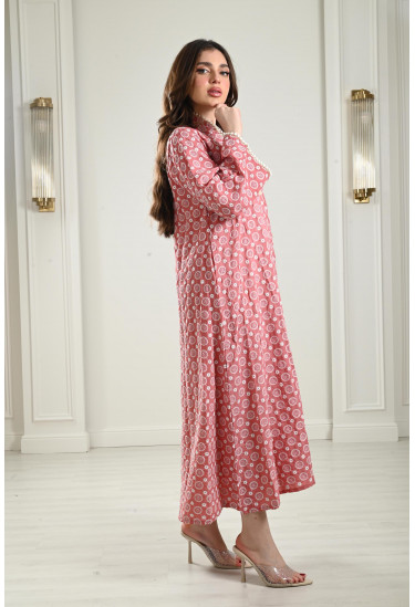 جلابية طويلة مزينة باللولي