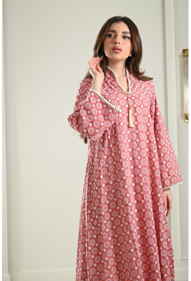 جلابية طويلة مزينة باللولي