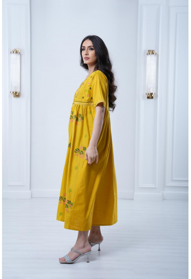 جلابية ميدي قصيرة مطرزة