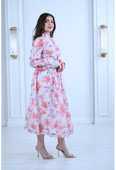 فستان ميدي مُزين بطباعات زهور فستان ميدي مُزين بطباعات زهور