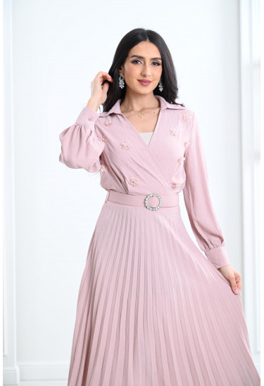 فستان ميدي بتطريزات رقيقة 