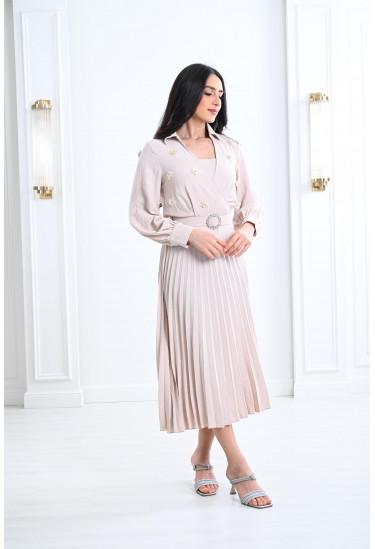 فستان ميدي بتطريزات رقيقة 