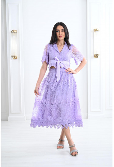 طقم نسائي من الدانتيل تنورة و بلوزة طقم نسائي من الدانتيل تنورة و بلوزة