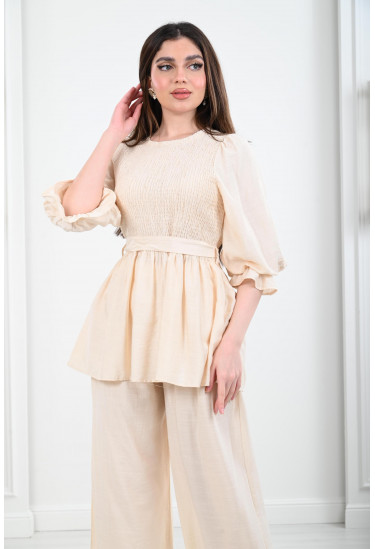 طقم نسائي بتفاصيل رقيقة