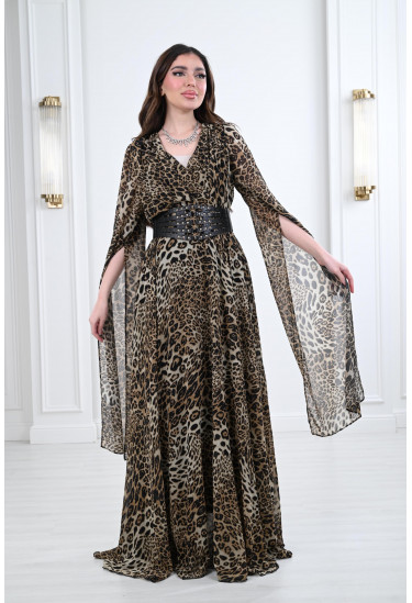 فستان طويل بحزام جلد عريض