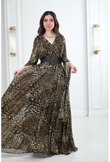 فستان طويل بحزام جلد عريض