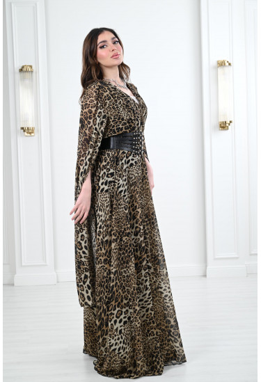 فستان طويل بحزام جلد عريض