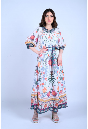 فستان طويل بطباعات من الورود الملونة