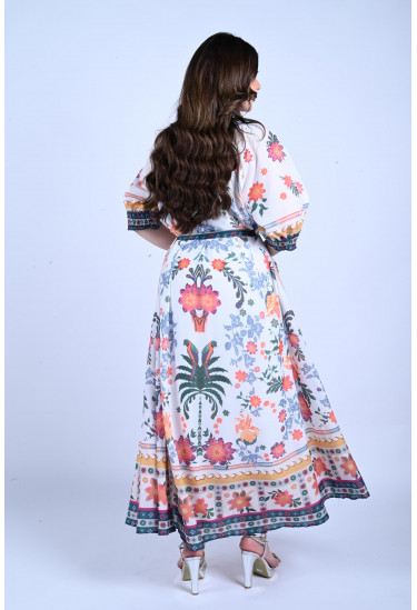 فستان طويل بطباعات من الورود الملونة