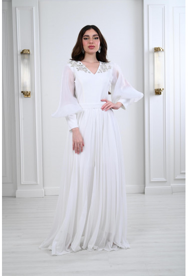 فستان طويل بأكمام طوبلة منفوخة