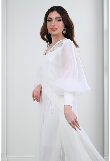 فستان طويل بأكمام طوبلة منفوخة