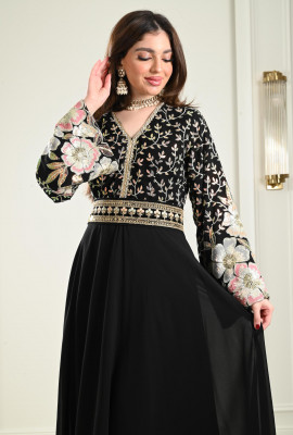 جلابية فاخرة مطرزة