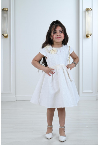 فستان أطفال بتصميم مودرن يواكب موضة العصر