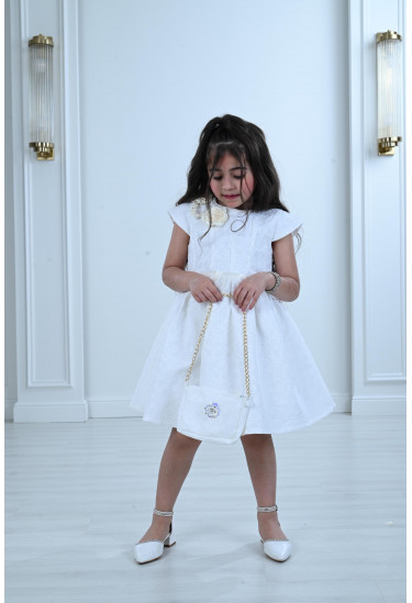 فستان أطفال بتصميم مودرن يواكب موضة العصر