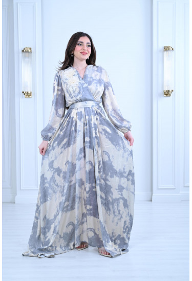 فستان طويل من نسيج لامع فستان طويل من نسيج لامع