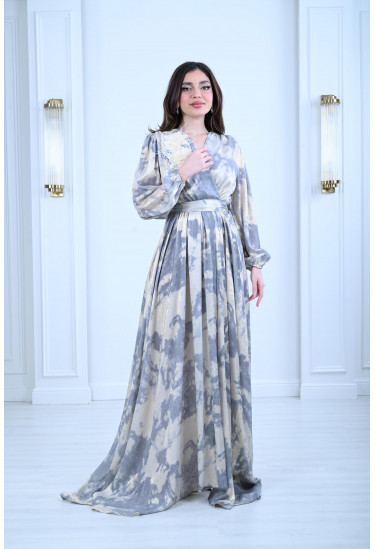 فستان طويل من نسيج لامع فستان طويل من نسيج لامع