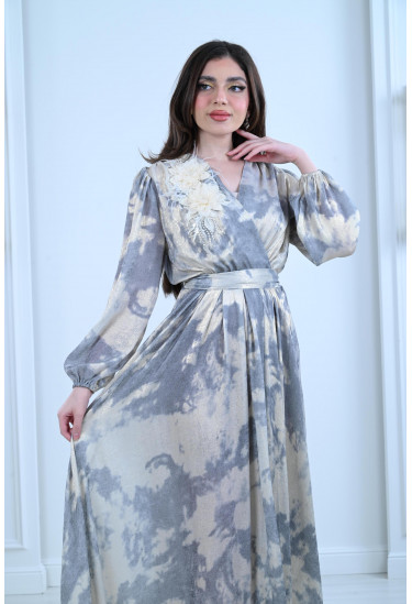 فستان طويل من نسيج لامع فستان طويل من نسيج لامع