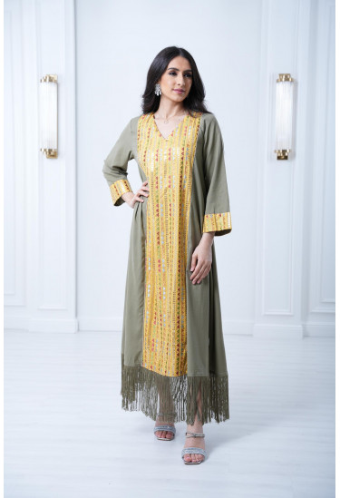 جلابية طويلة مطرزة و مُزينة بالهدب