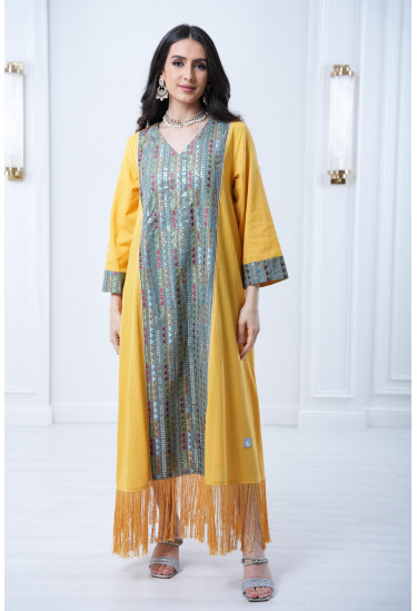 جلابية طويلة مطرزة و مُزينة بالهدب