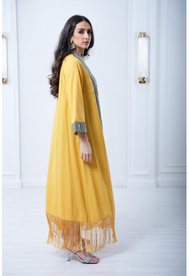 جلابية طويلة مطرزة و مُزينة بالهدب