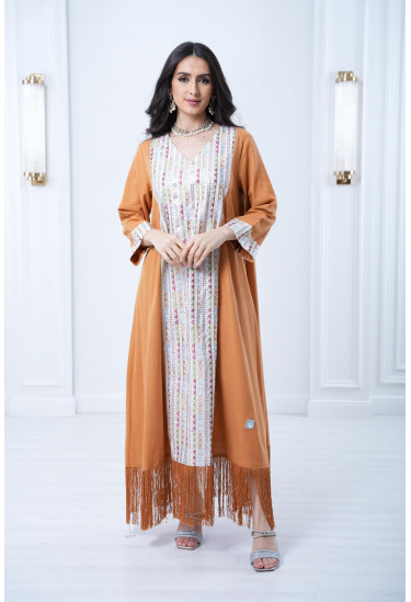 جلابية طويلة مطرزة و مُزينة بالهدب