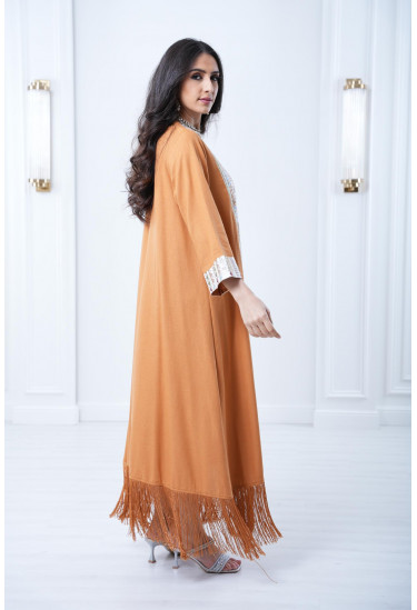 جلابية طويلة مطرزة و مُزينة بالهدب