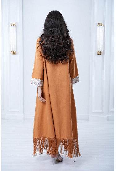 جلابية طويلة مطرزة و مُزينة بالهدب