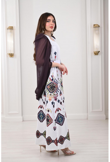 فستان طويل بأكمام مميزة فستان طويل بأكمام مميزة