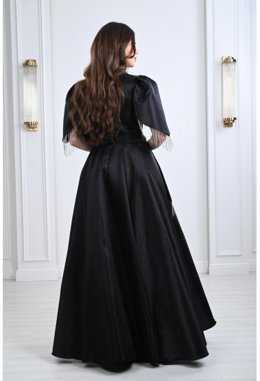 فستان سهرة بقصة ملكية