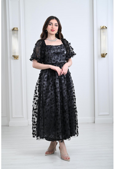 فستان سهرة بقصة مميزة