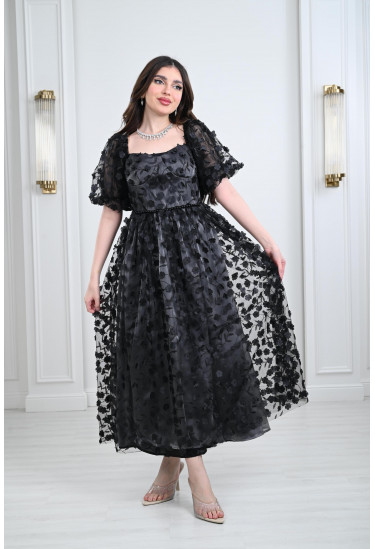 فستان سهرة بقصة مميزة