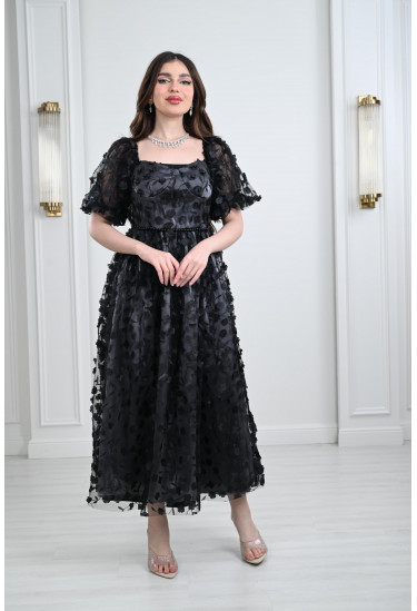 فستان سهرة بقصة مميزة