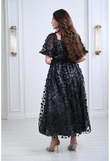 فستان سهرة بقصة مميزة