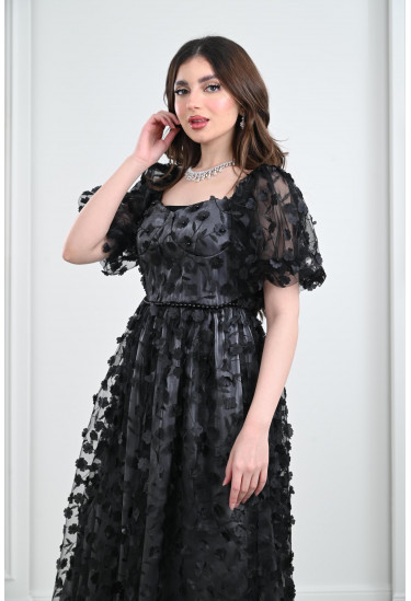 فستان سهرة بقصة مميزة