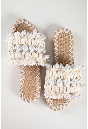 حذاء نسائي بتصميم عصري حذاء نسائي بتصميم عصري